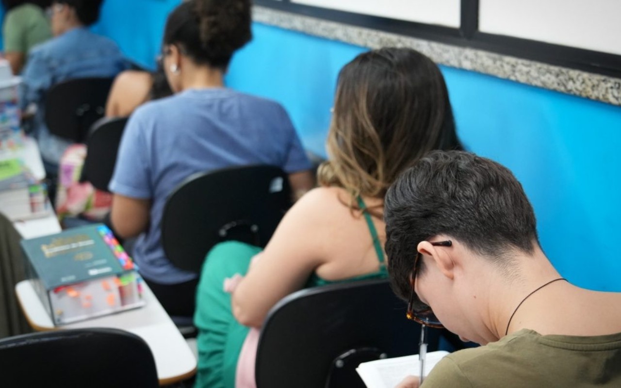 Defensoria Pública do Amazonas lança concurso para níveis médio e superior; veja salários